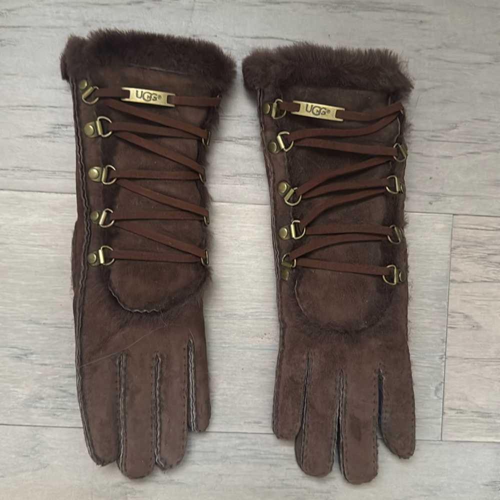 Ugg gloves. Authentic. Size Small.